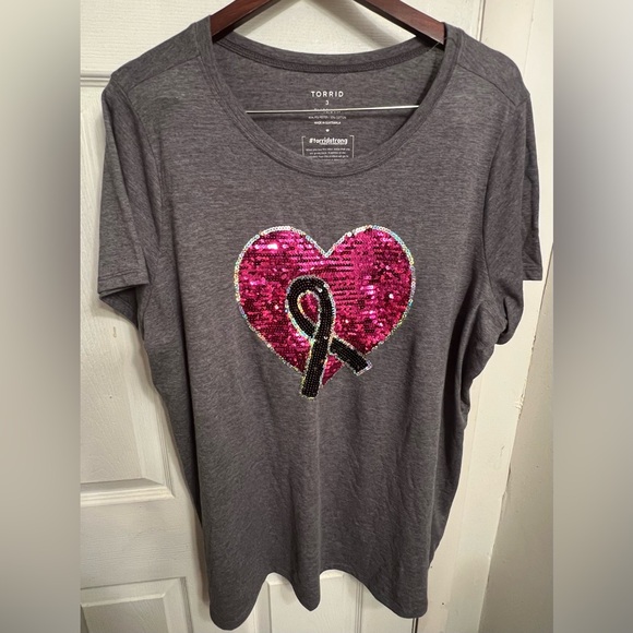 Torrid Gray Size 3 Breast Cancer Awareness Gray Graphic Tee NWOT - Picture 3 of 7